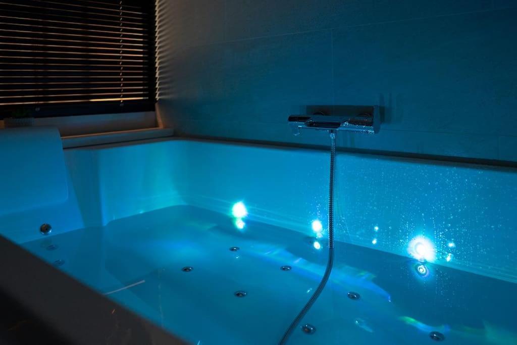 Suite De Luxe Jacuzzi Balneo,King Size Bed Collobrières Εξωτερικό φωτογραφία