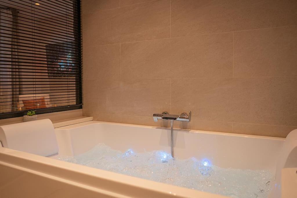 Suite De Luxe Jacuzzi Balneo,King Size Bed Collobrières Εξωτερικό φωτογραφία